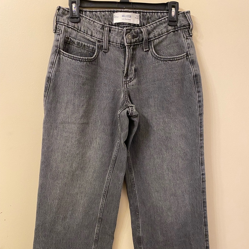 Hollister Low-Rise Baggy Jeans 2R W26